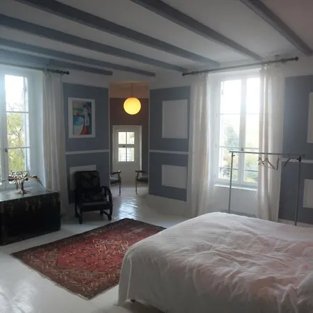 Chateau De La Blainie Bed & Breakfast *